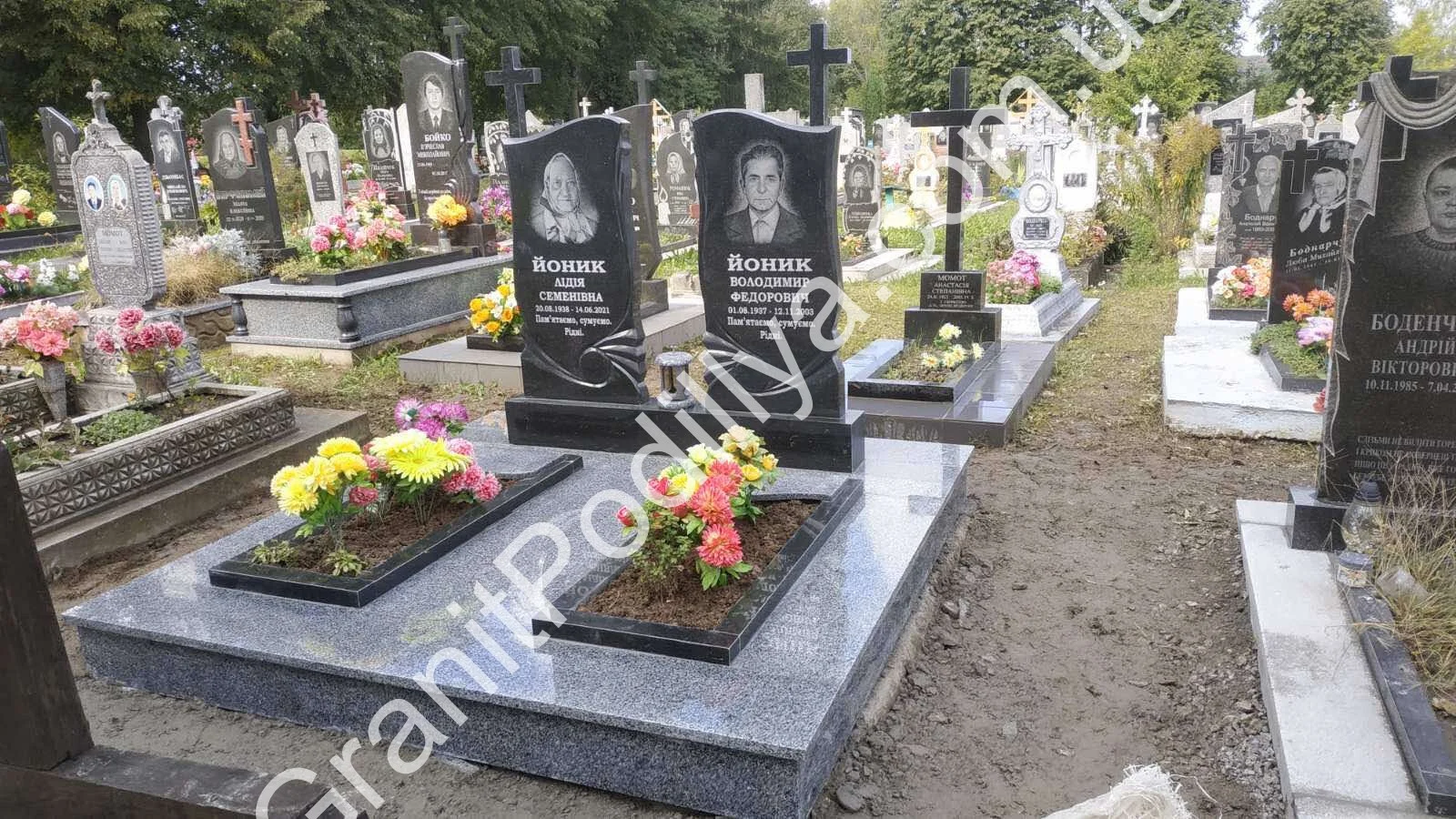 Подвійний пам'ятник з граніту - Кам'янець-Подільський | GranitPodillya